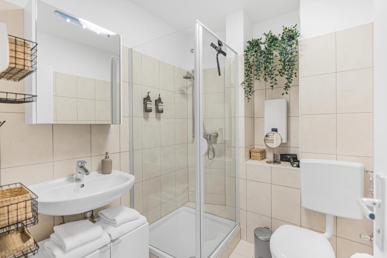 Prime - City Apartment Fuer 6 - Neu & Modern Munich Exterior photo